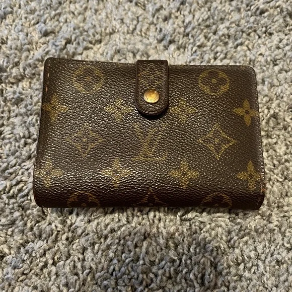 Louis Vuitton Kisslock wallet with printed code - Picture 1 of 10